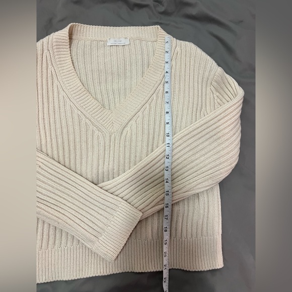 Sweater with tie in back - Picture 4 of 4